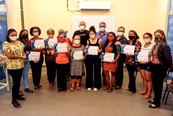 Moradoras do Icuí-Guajará concluem oficina de artesanatos em juta na UsiPaz