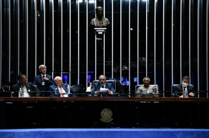 Sessão especial expõe preocupação com desrespeito a direitos humanos e trabalhistas