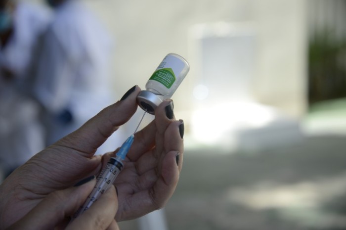 Rio: crianças, gestantes e puérperas recebem vacina contra gripe