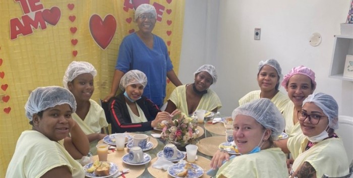 Mães recebem homenageadas no Hospital da Mulher