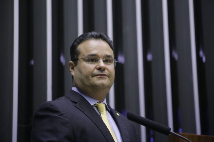 CCJ aprova permissão para instituição de pesquisa privada receber estímulo governamental
