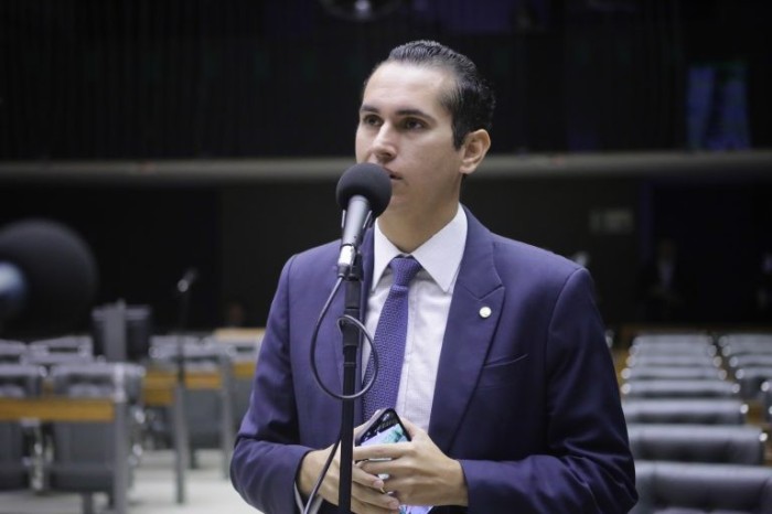 Deputados aprovam urgência para projeto que susta reajuste de tarifas de energia no Ceará