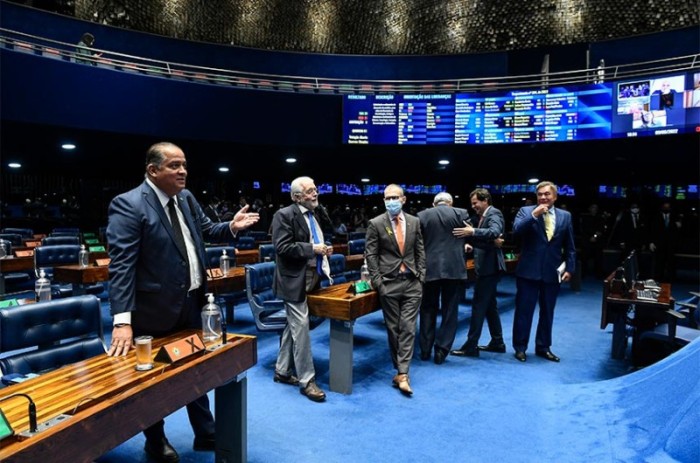 Projeto com novas regras para gastos com propaganda tem segundo adiamento
