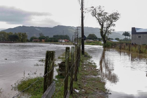 Foto: Maurício Vieira/Secom A Celesc está em alerta devido às chuvas incessantes que atingem Santa Catarina desde a última segunda-feira, 2. Até o final da manhã desta quarta-feira, 4, a Região Sul foi a mais atingida pelos temporais. NÚCLEO SUL Durante a