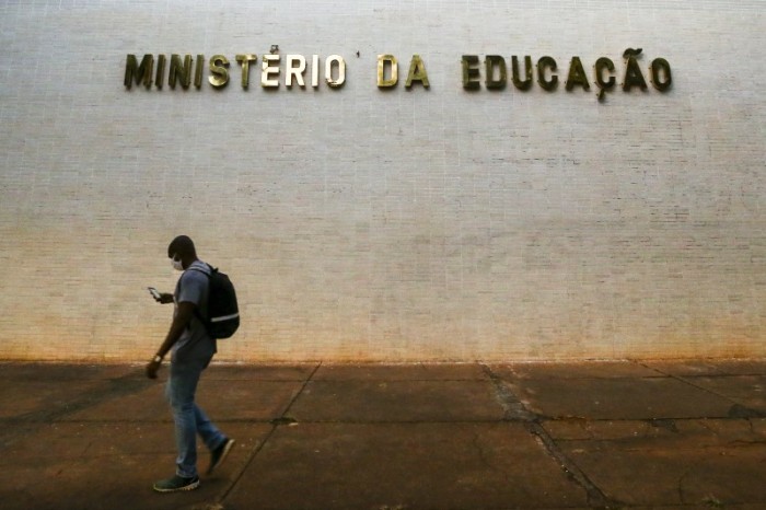 MEC prorroga para 26 de maio convocação da lista de espera do Fies