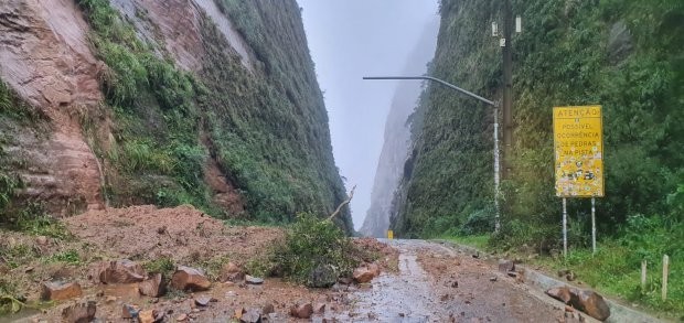 Serra do Corvo Branco. Foto: Divulgação/SIE Várias rodovias estaduais de Santa Catarina registram trechos de interrupção total ou parcial em função das chuvas. As equipes da Secretaria de Estado da Infraestrutura (SIE) atuam para liberação dos trechos e a