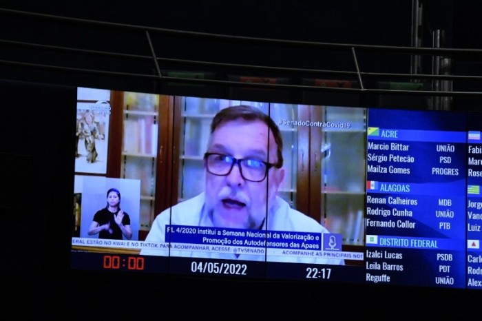 Flávio Arns lamenta morte do embaixador Igor Kipman