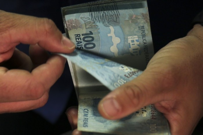 Segurados com NIS finais 5 e 0 recebem primeira parcela do 13º 