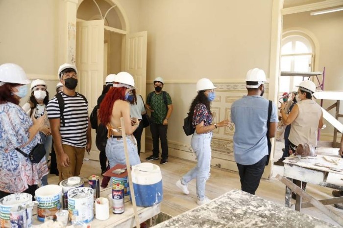 Estudantes de arquitetura têm visita técnica às obras do Palacete Faciola