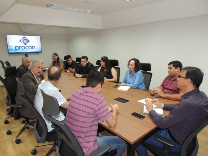 Procon-ES e Sindipostos dialogam sobre precificação e outros direitos do consumidor