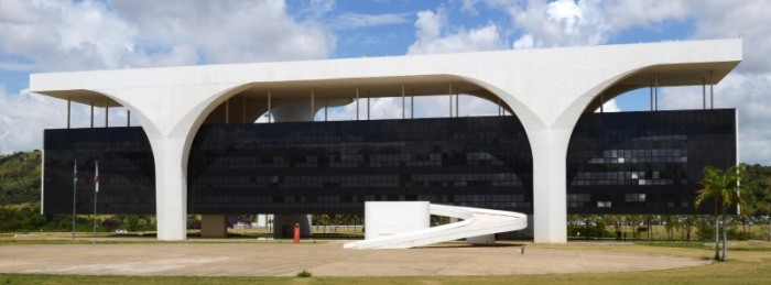 Servidores estaduais recebem salários com reajuste de 10,06% nesta sexta-feira (6/5)