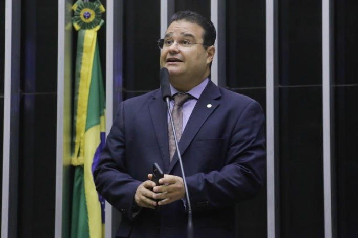 Comissão aprova internet gratuita a aluno com deficiência de escola conveniada com o poder público