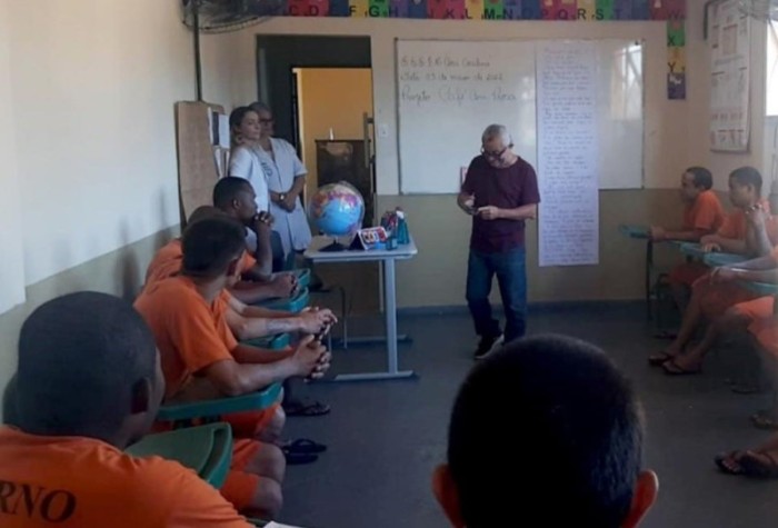 Alunos da Escola Cora Coralina utilizam poesia como força de expressão