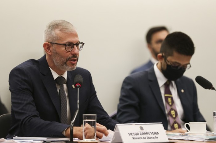 Ministro da Educação nega participação em reuniões com pastores