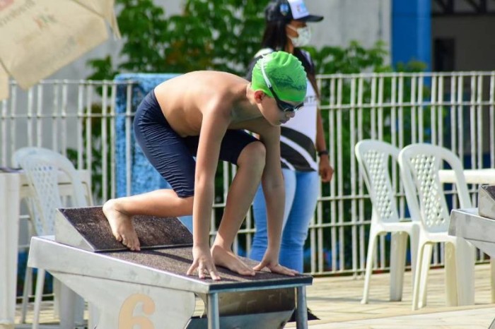 Nadadores disputam campeonato mirim e petiz de natação do Norte Nordeste, no Maranhão 