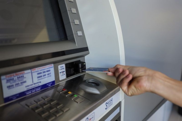 Servidores estaduais recebem salários de maio a partir do próximo dia 27