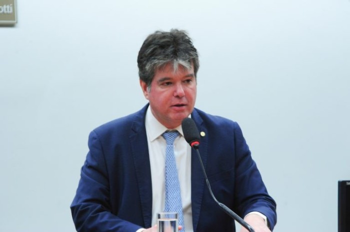 Deputados reclamam da ausência do governo em audiência pública sobre o INSS