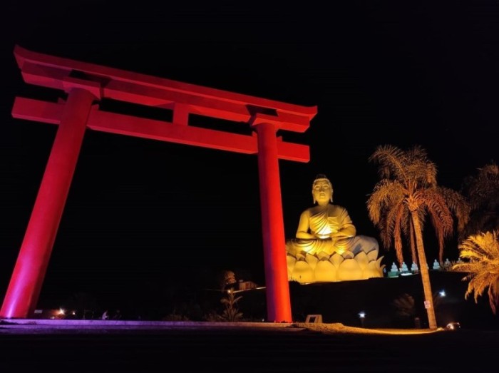 Iluminação do Grande Buda de Ibiraçu chama atenção para o Maio Amarelo
