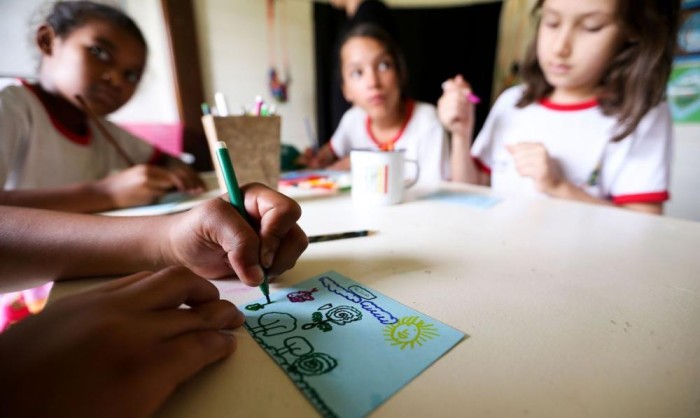Câmara aprova texto-base de projeto que regulamenta educação domiciliar; votação prossegue nesta quinta