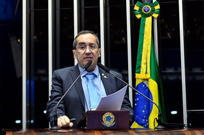 Kajuru: Bolsonaro usa AGU e confunde público com privado