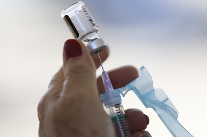 Covid-19: Fiocruz alerta para estagnação na cobertura vacinal
