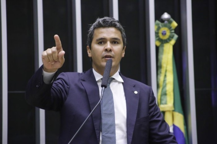 Comissão aprova projeto que garante para mães vagas no período diurno na modalidade EJA