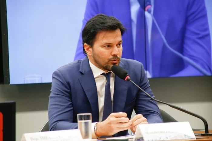 Fábio Faria defende uso de rede de satélites do bilionário Elon Musk na Amazônia