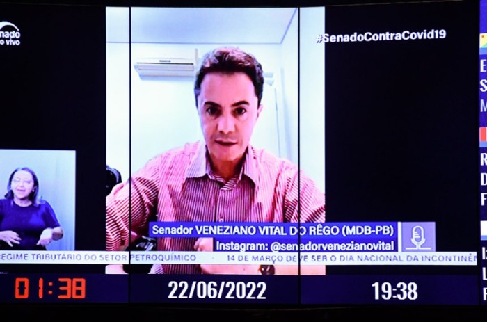 Veneziano parabeniza jornalistas que denunciaram corrupção no MEC