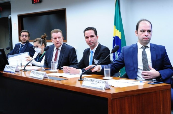 Deputados cobram fim de barreiras à instalação de sistemas de geração distribuída por consumidores