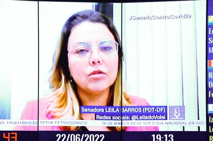 Leila agradece aprovação de projeto que agracia educadores e projetos educacionais