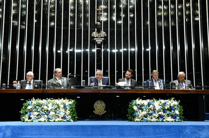 Em homenagem no Plenário, ufólogos cobram liberação de documentos sobre OVNIs