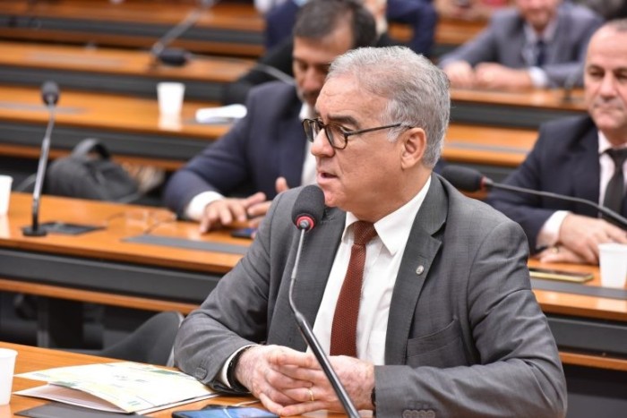 Comissão debate política de reajuste e desvalorização atual do salário mínimo