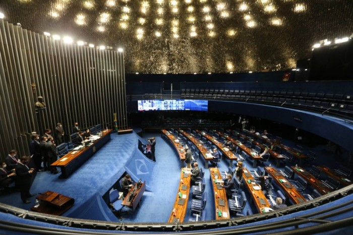 Senado pode votar hoje pacote de medidas sobre preço dos combustíveis