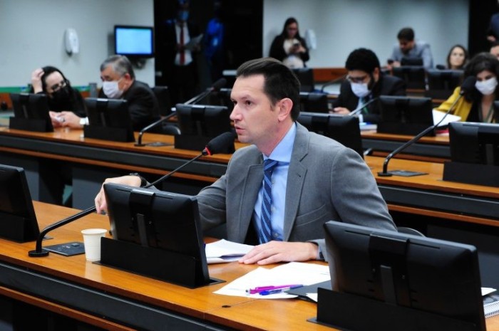 CCJ aprova desconto em remuneração de agente público processado por improbidade administrativa