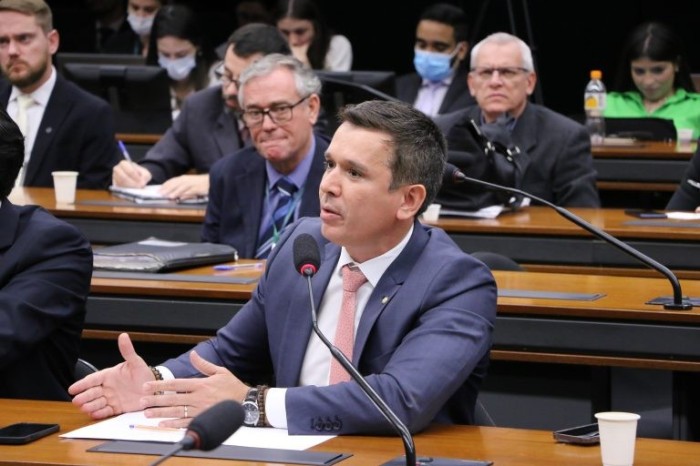 Comissão ouve operadoras sobre qualidade e abrangência da internet