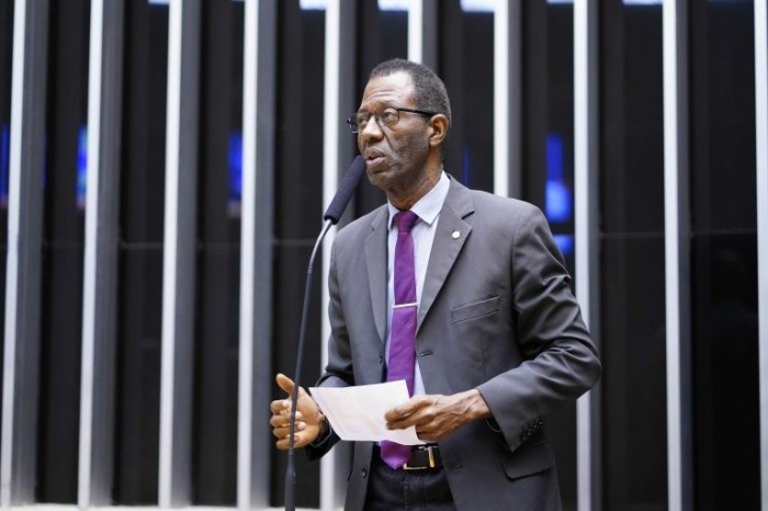 Professor Joziel, relator do projeto de lei - (Foto: Pablo Valadares/Câmara dos Deputados)