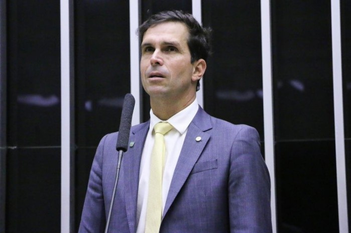 Comissão aprova projeto que obriga preso a pagar por custo de tornozeleira eletrônica
