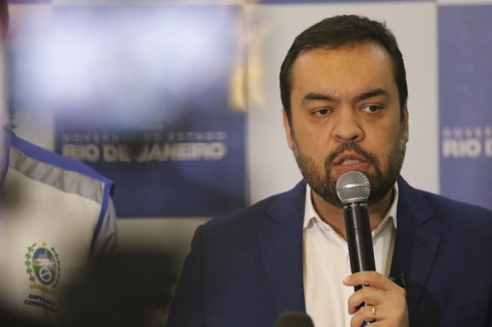 Rio: governador pede para denunciarem postos que não baixarem gasolina