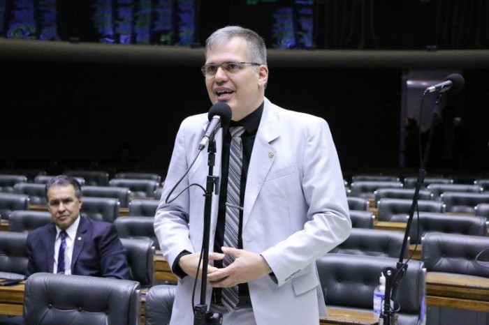 Comissão aprova projeto que proíbe divulgação de salário de servidora sob medida protetiva