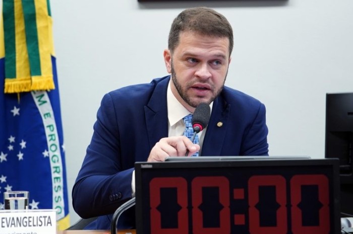 Charlles Evangelista: obras estão interrompidas sem previsão de término - (Foto: Will Shutter/Câmara dos Deputados)