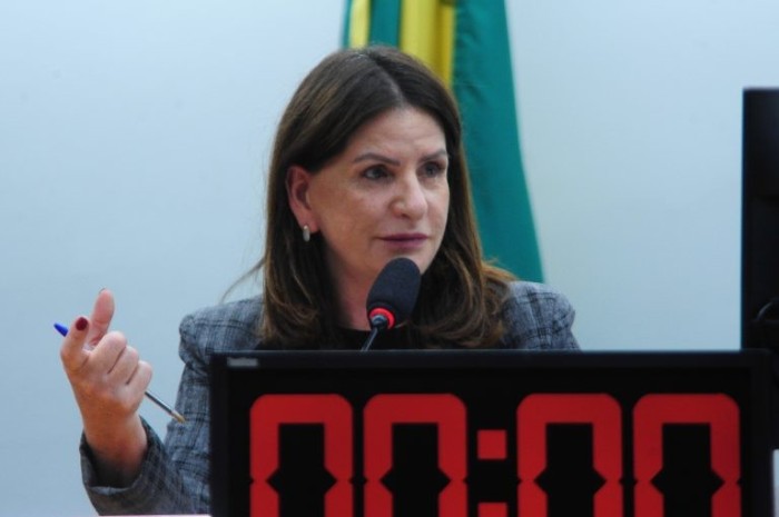 Comissão está reunida para leitura de relatório sobre PEC do piso salarial da enfermagem; acompanhe