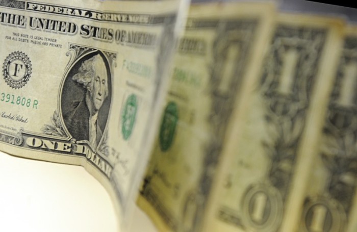 Dólar aproxima-se de R$ 5,40 com temor de recessão global