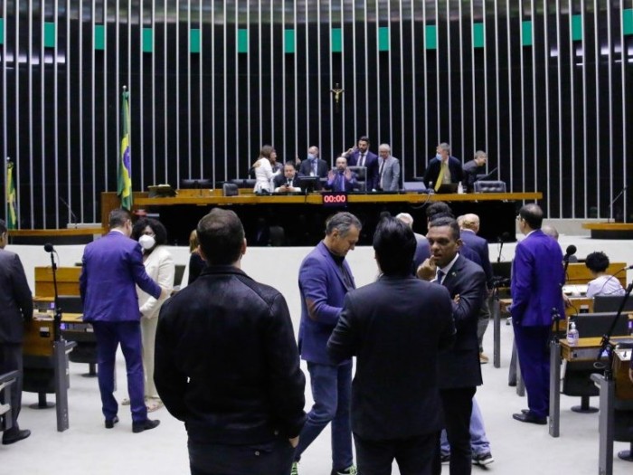 PEC do Estado de Emergência está em análise no Plenário; acompanhe