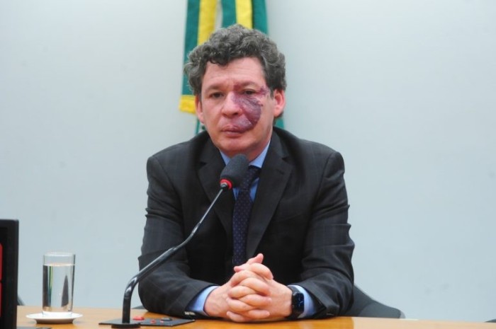 Salário mínimo precisa ter proteção nas crises, afirmam debatedores