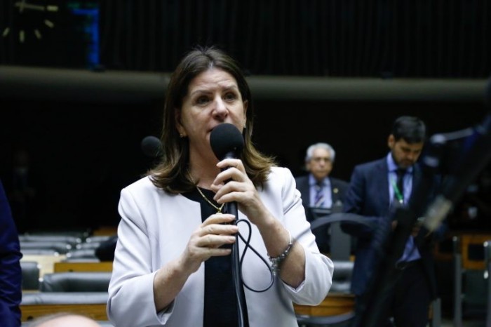 Câmara aprova PEC do piso salarial da enfermagem em 2º turno