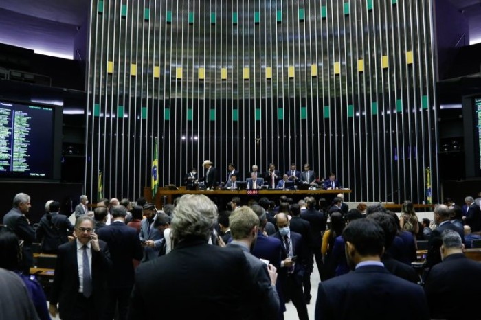 Câmara conclui votação da PEC do Estado de Emergência em 2° turno; acompanhe