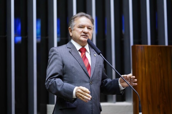 Merlong Solano cobrou uma decisão do TCU sobre a liquidação da empresa - (Foto: Pablo Valadares/Câmara dos Deputados)