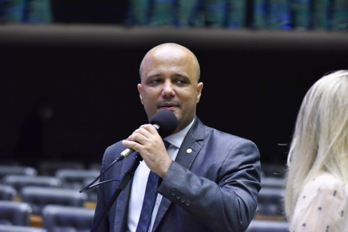 Projeto prevê escolta armada no transporte de armamentos