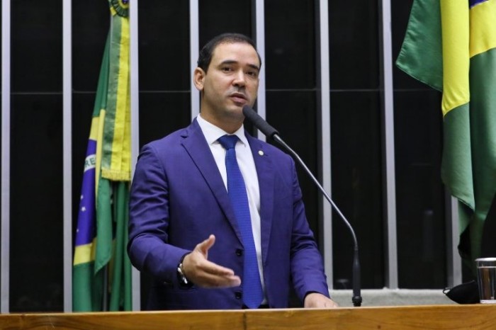 Projeto suspende registro do médico-residente envolvido em crime hediondo