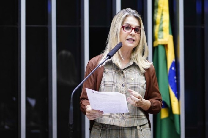 Projeto autoriza médicos residentes a parcelarem férias
